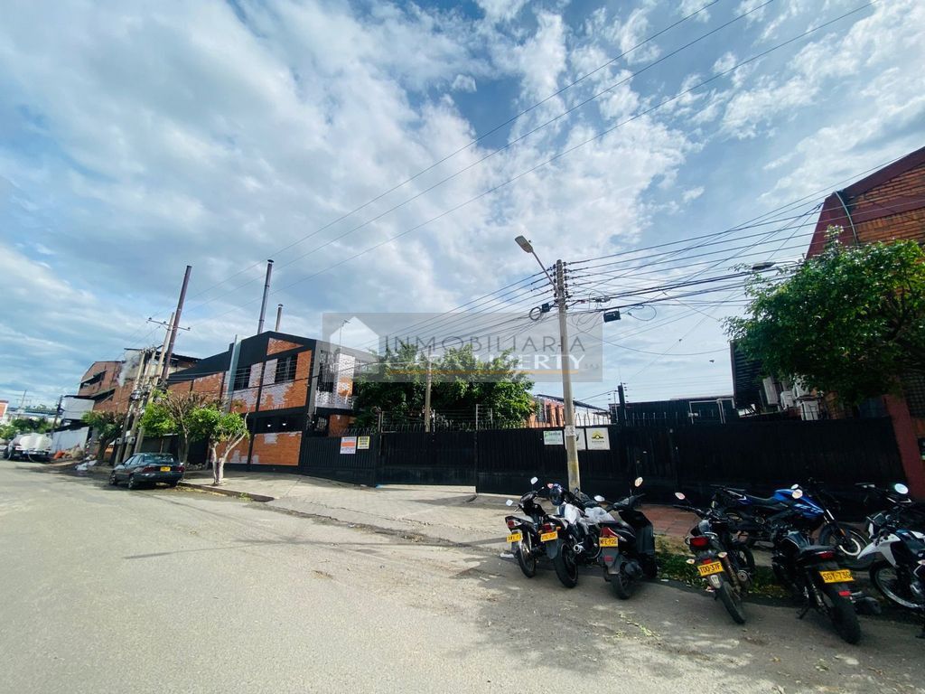 Bodega en arriendo Norte De Santander Cúcuta Prados Del Norte 200 m2 Habitaciones 0 Baños 2 Garajes 2 Precio $4785000