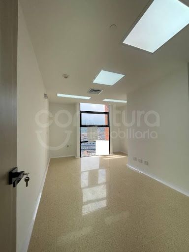Oficina en arriendo o venta Antioquia Medellín San Diego 30 m2 Habitaciones 0 Baños 1 Garajes 1 Precio venta $480000000 Precio arriendo $5250000