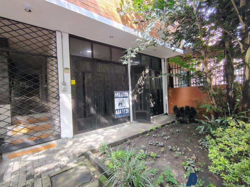 Apartaestudio en arriendo Antioquia Medellín Los Alcazares 30 m2 Habitaciones 1 Baños 1 Garajes 0 Precio $1600000