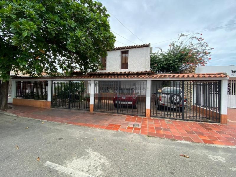 Casa en arriendo Norte De Santander Cúcuta Caobos 270 m2 Habitaciones 3 Baños 4 Garajes 4 Precio $5000000