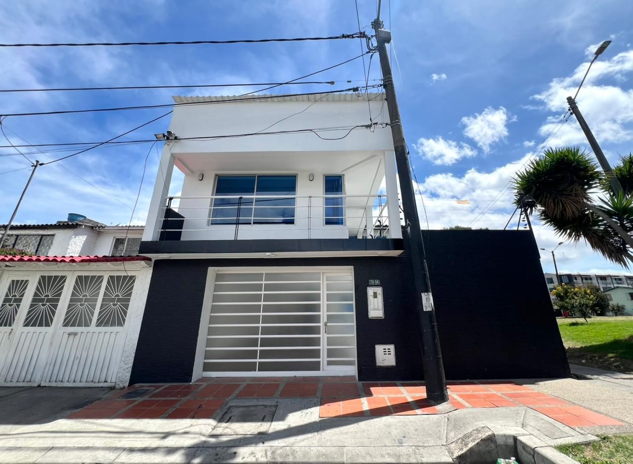 Casa en venta Cundinamarca Bogotá Ub Castilla 304 m2 Habitaciones 4 Baños 3 Garajes 3 Precio $898000000