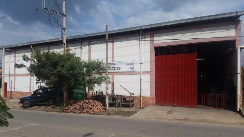 Bodega en venta Norte De Santander Cúcuta El Cerrito 706 m2 Habitaciones 0 Baños 2 Garajes 4 Precio $850000000