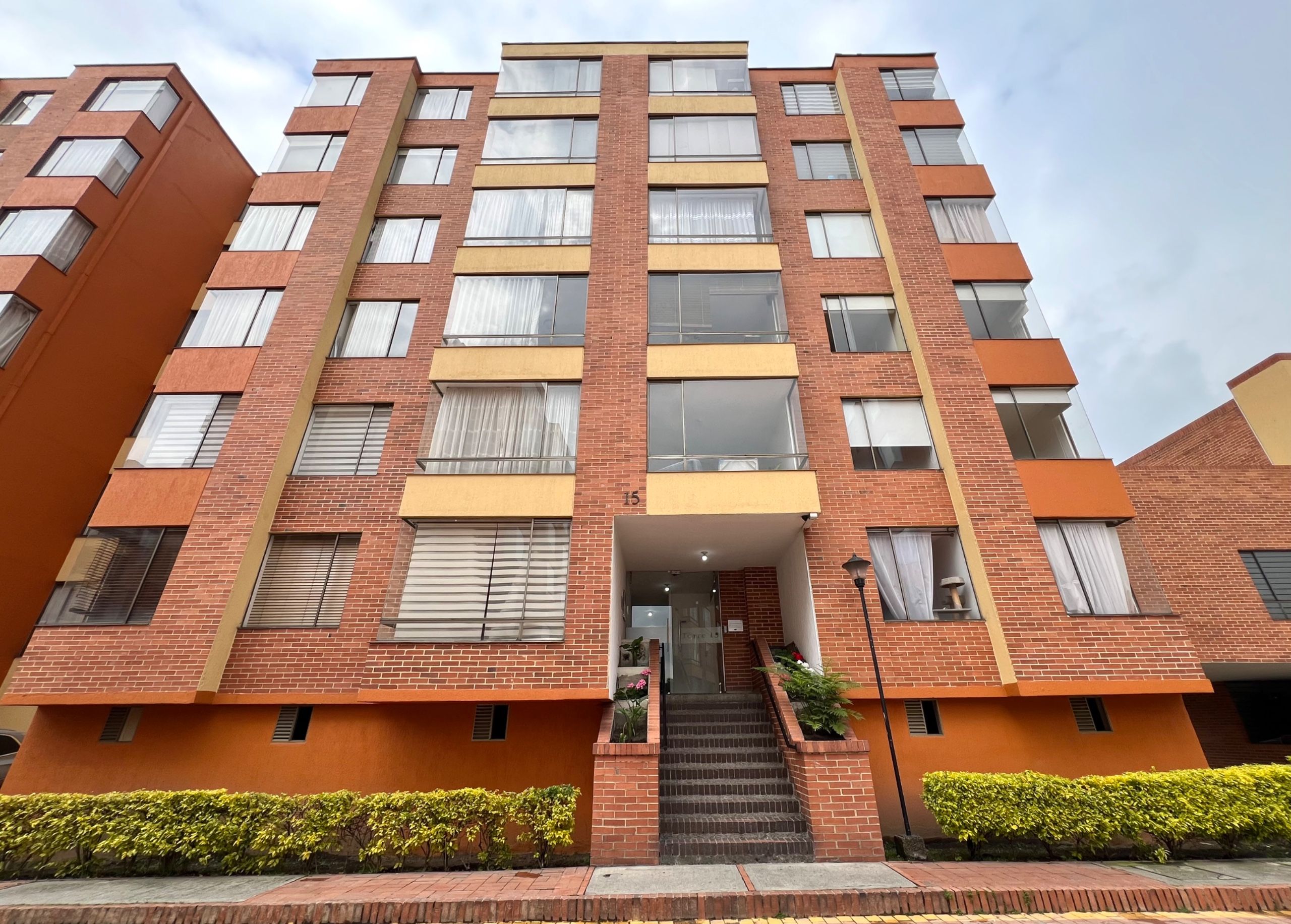 Apartamento en venta Cundinamarca Bogotá Cjr Modelia Imperial Eta I 63 m2 Habitaciones 3 Baños 2 Garajes 1 Precio $325000000