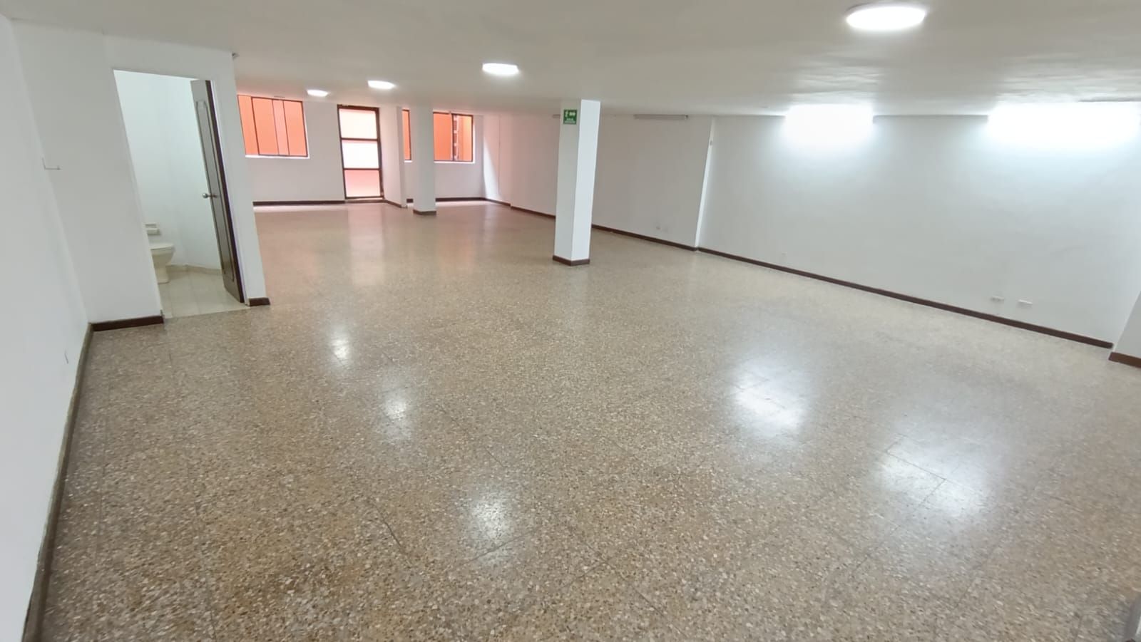 Bodega en arriendo Antioquia Medellín La America 120 m2 Habitaciones 0 Baños 2 Garajes 0 Precio $5900000
