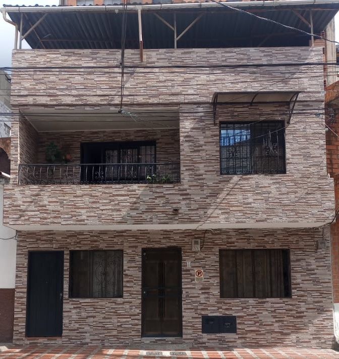 Casa en arriendo Antioquia Medellín Boston 201 m2 Habitaciones 5 Baños 2 Garajes 0 Precio $3800000