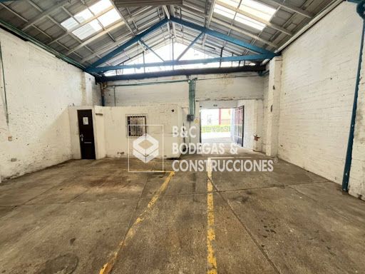 Bodega en arriendo Antioquia Medellín Caicedo 400 m2 Habitaciones 0 Baños 1 Garajes 0 Precio $8500000