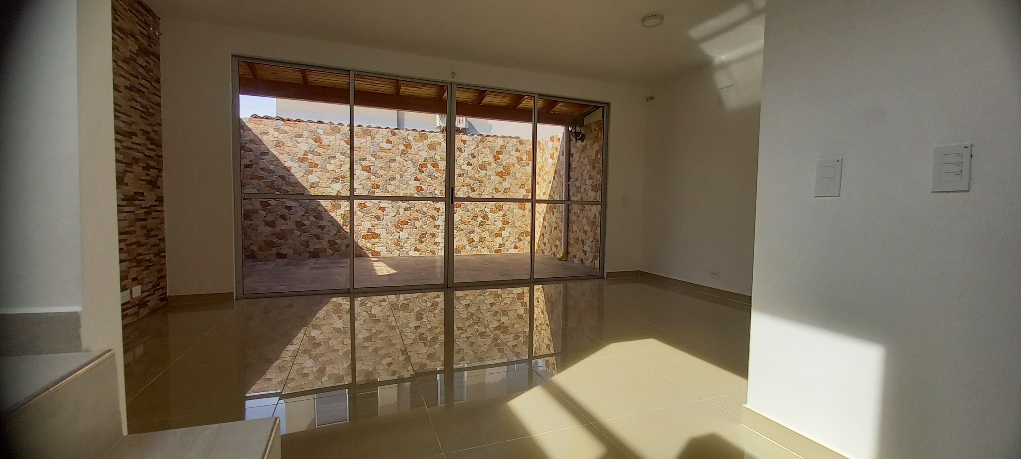 Casa en arriendo Valle Del Cauca Jamundí Alferez Real 130 m2 Habitaciones 3 Baños 3 Garajes 1 Precio $1800000