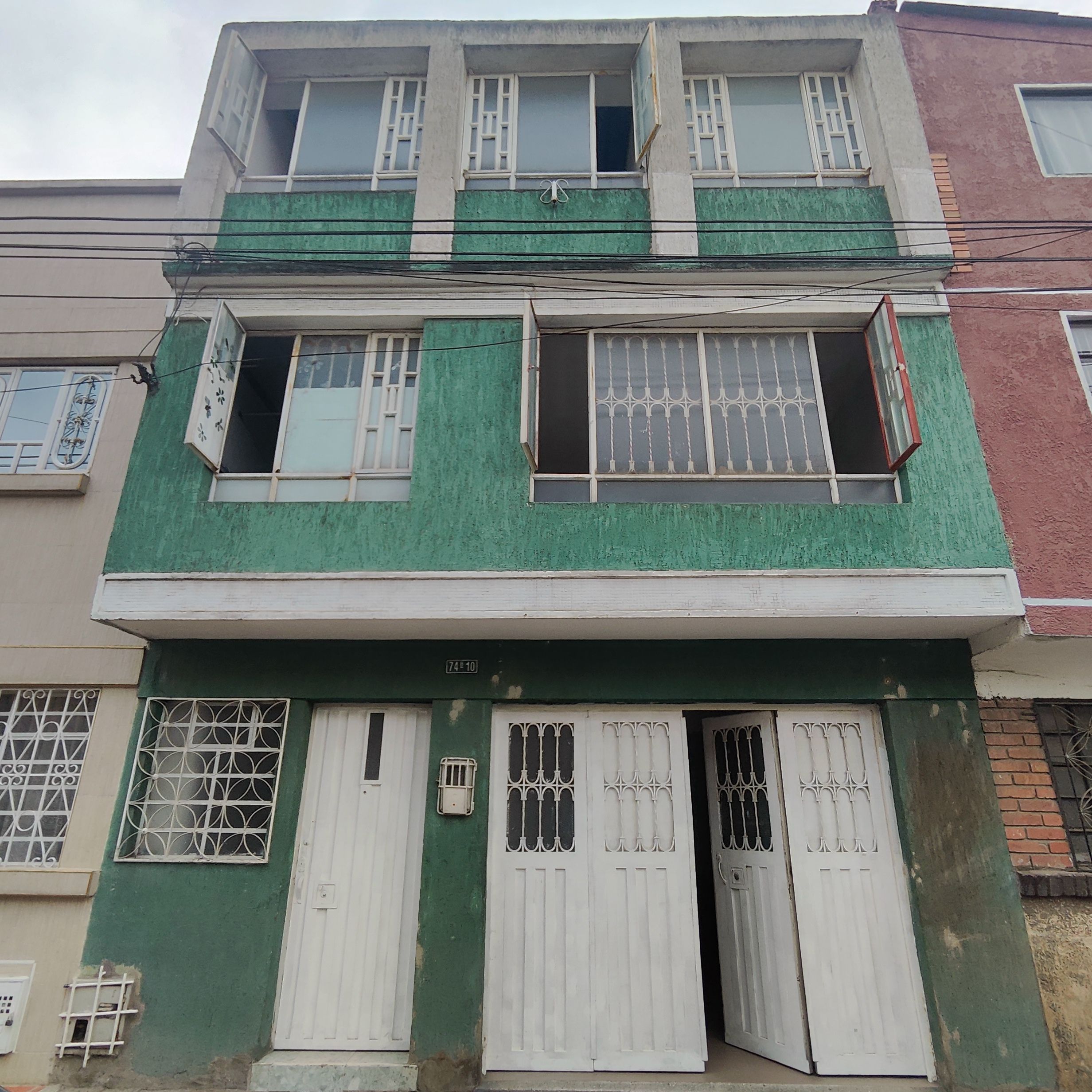 Casa en arriendo o venta Cundinamarca Bogotá Las Ferias Occidental 162 m2 Habitaciones 6 Baños 3 Garajes 1 Precio venta $550000000 Precio arriendo $3000000