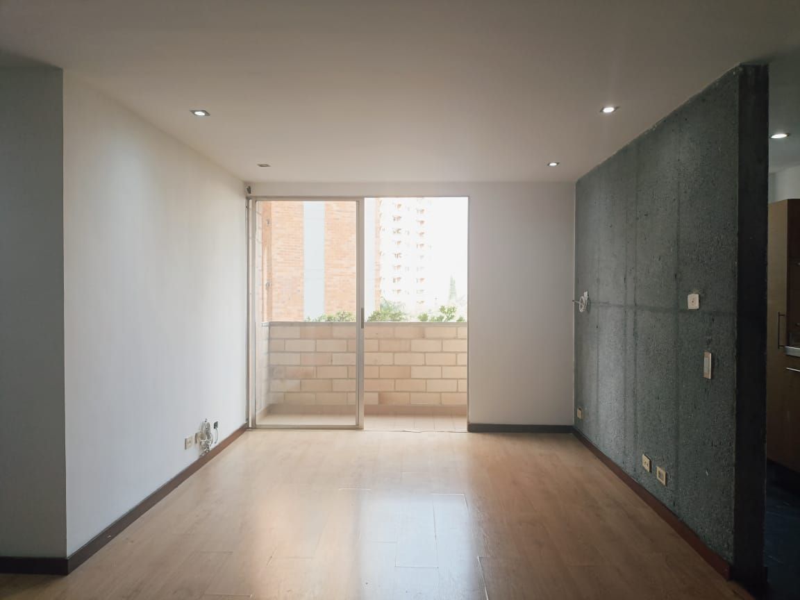 Apartamento en arriendo Antioquia Medellín Loma De Los Bernal 67 m2 Habitaciones 3 Baños 2 Garajes 1 Precio $2850000