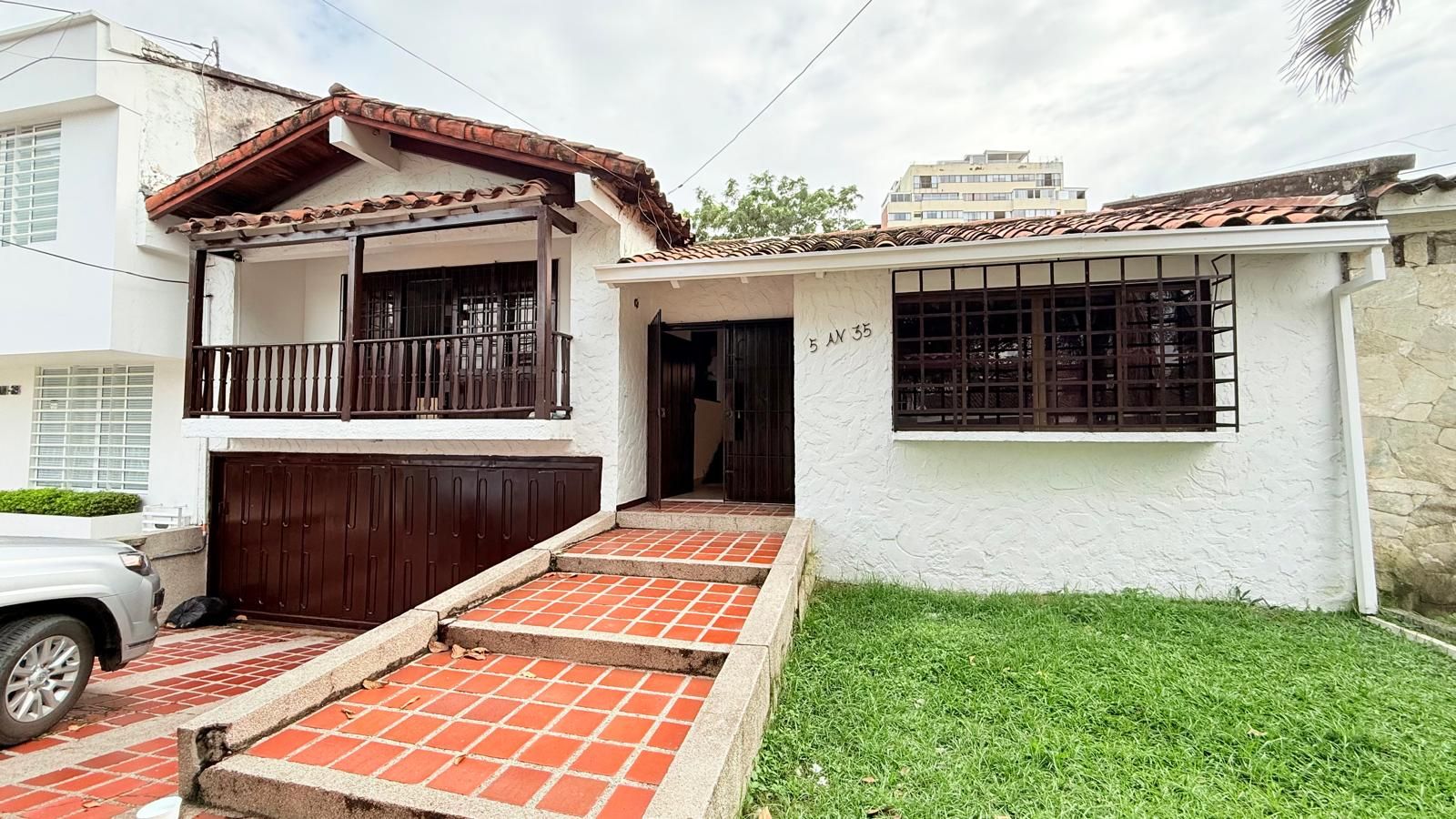 Casa en arriendo Valle Del Cauca Cali La Flora 410 m2 Habitaciones 4 Baños 3 Garajes 2 Precio $5200000