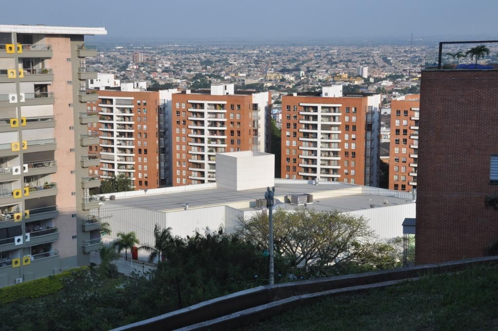 Apartamento en arriendo Valle Del Cauca Cali Brisas De Mayo 132 m2 Habitaciones 3 Baños 4 Garajes 2 Precio $4400000