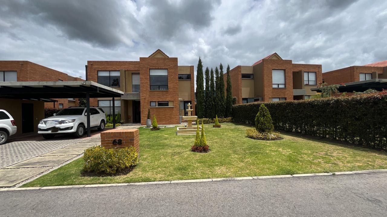 Casa en venta Cundinamarca Chía Chia 288 m2 Habitaciones 3 Baños 4 Garajes 2 Precio $2200000000