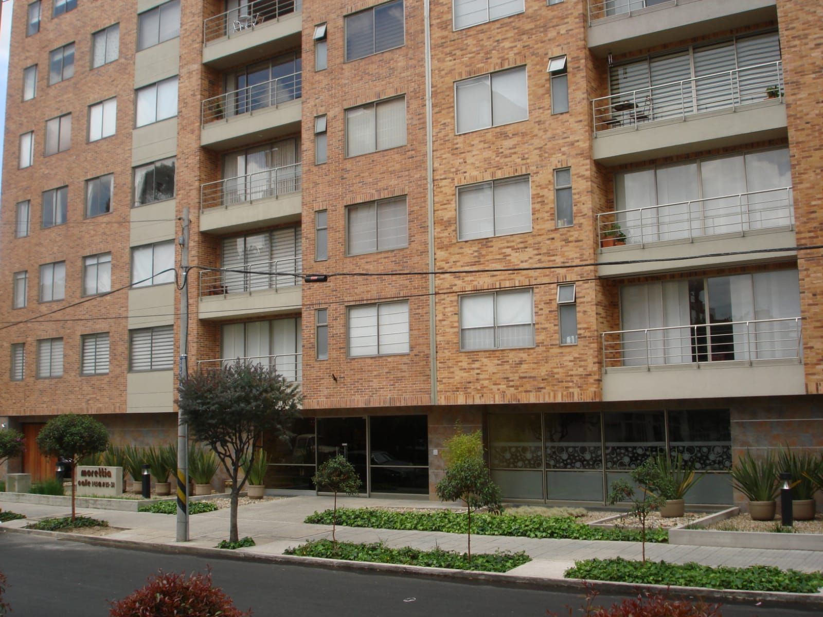 Apartaestudio en arriendo Cundinamarca Bogotá Los Cedritos - Edif Morettia 40 m2 Habitaciones 1 Baños 1 Garajes 1 Precio $1805000