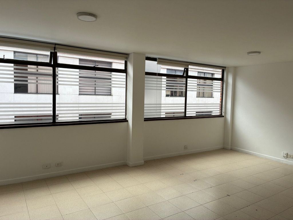 Oficina en arriendo Cundinamarca Bogotá Santa Barbara Occidental 41 m2 Habitaciones 0 Baños 1 Garajes 1 Precio $2500000