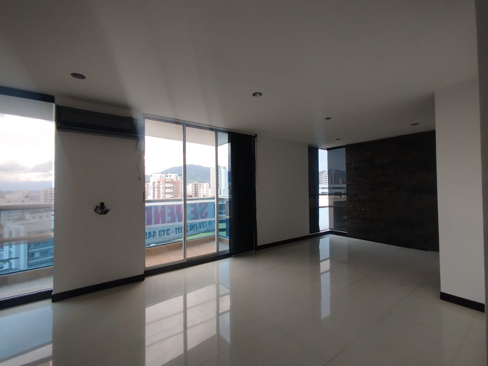 Apartamento en arriendo o venta Risaralda Pereira La Julita 167 m2 Habitaciones 3 Baños 4 Garajes 2 Precio venta $1150000000 Precio arriendo $6800000