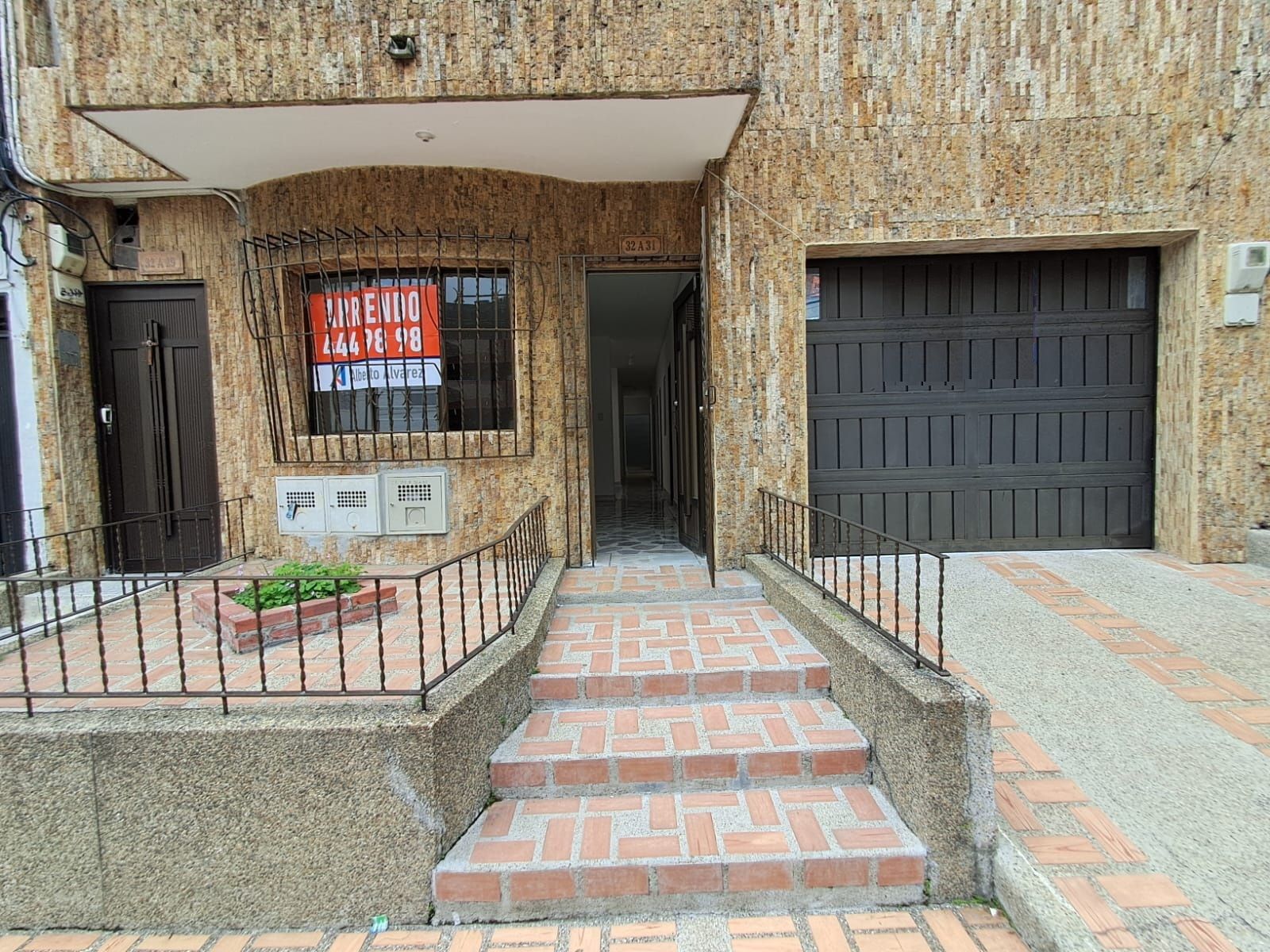 Casa en arriendo Antioquia Medellín Miravalle 160 m2 Habitaciones 3 Baños 2 Garajes 1 Precio $3450000