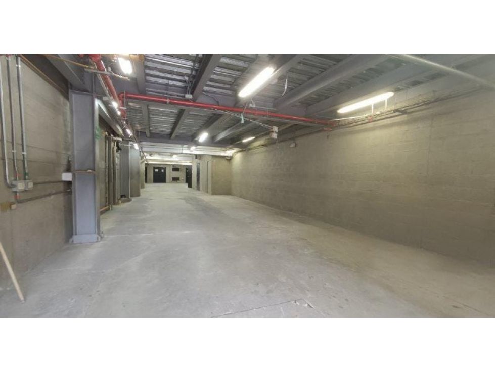 Bodega en arriendo Antioquia Medellín Los Conquistadores 2000 m2 Habitaciones 0 Baños 10 Garajes 3 Precio $60000000