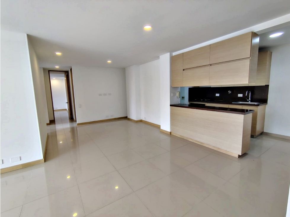 Apartamento en arriendo Antioquia Envigado Jardines 97 m2 Habitaciones 3 Baños 2 Garajes 2 Precio $5000000