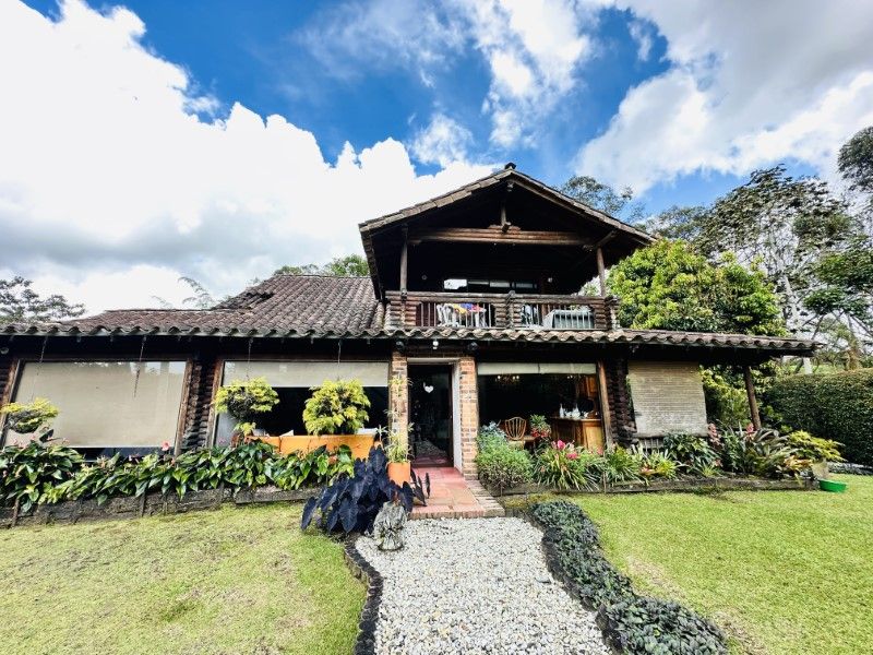 Casa en arriendo Antioquia Rionegro San Antonio 350 m2 Habitaciones 4 Baños 5 Garajes 2 Precio $10000000