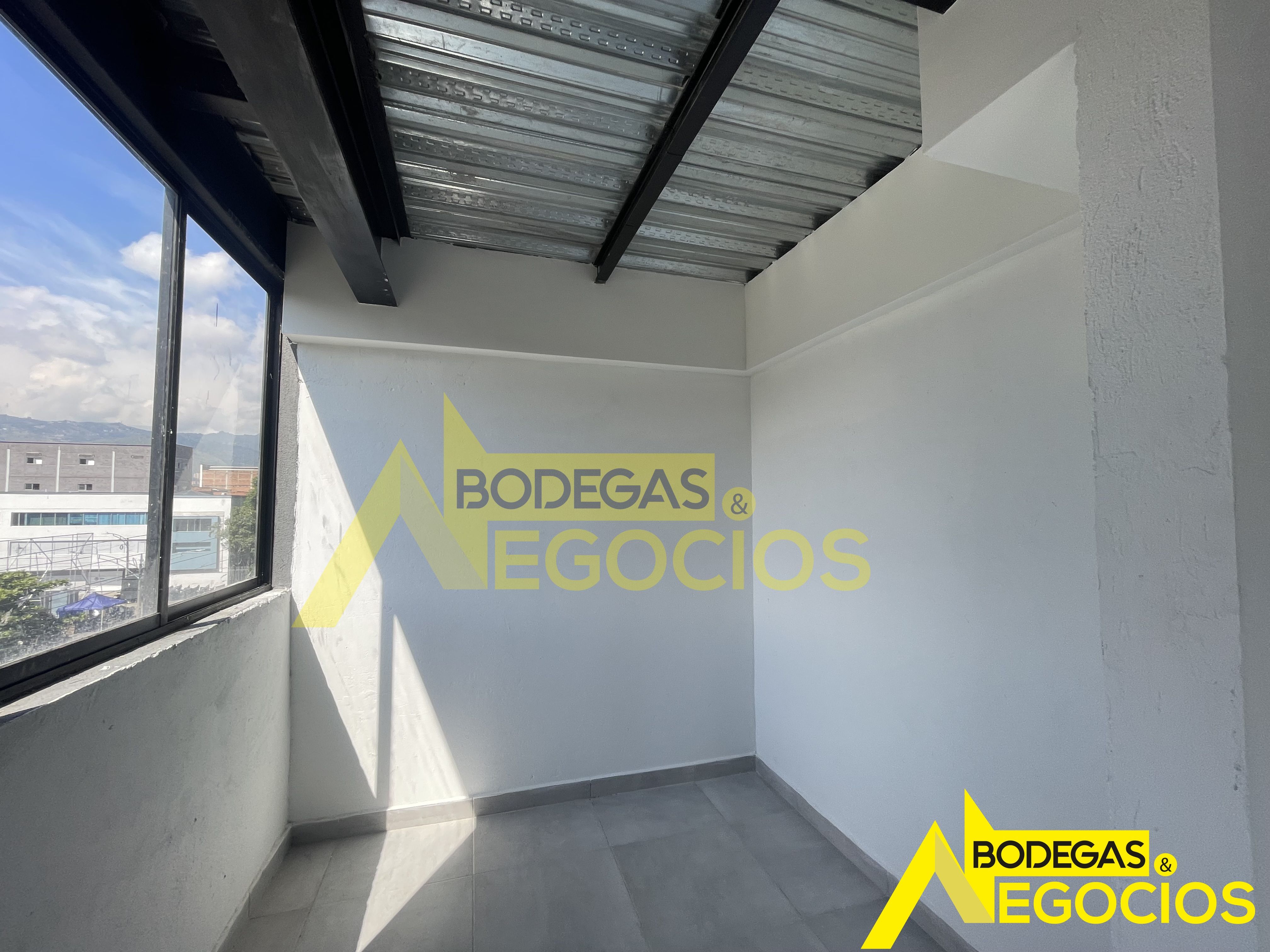Bodega en arriendo Antioquia Medellín Villanueva 200 m2 Habitaciones 0 Baños 2 Garajes 0 Precio $14000000