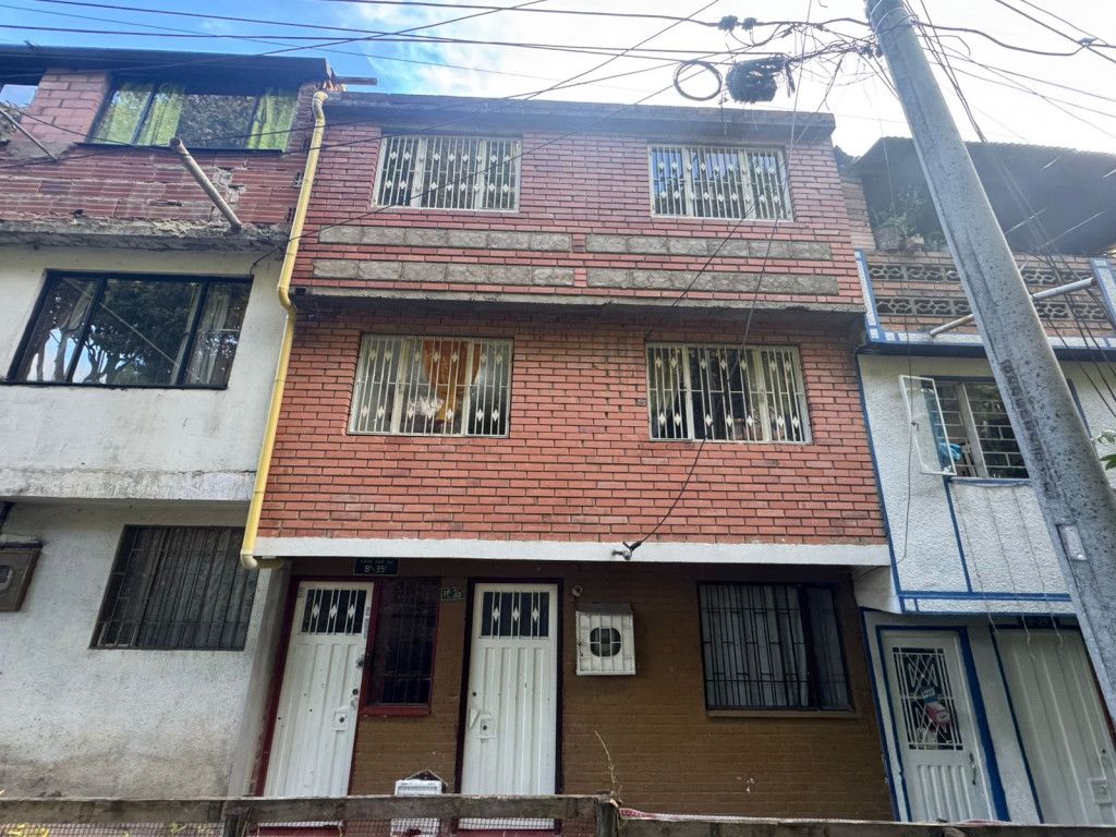 Casa en venta Cundinamarca Bogotá Altos Del Poblado 295 m2 Habitaciones 7 Baños 2 Garajes 0 Precio $270000000