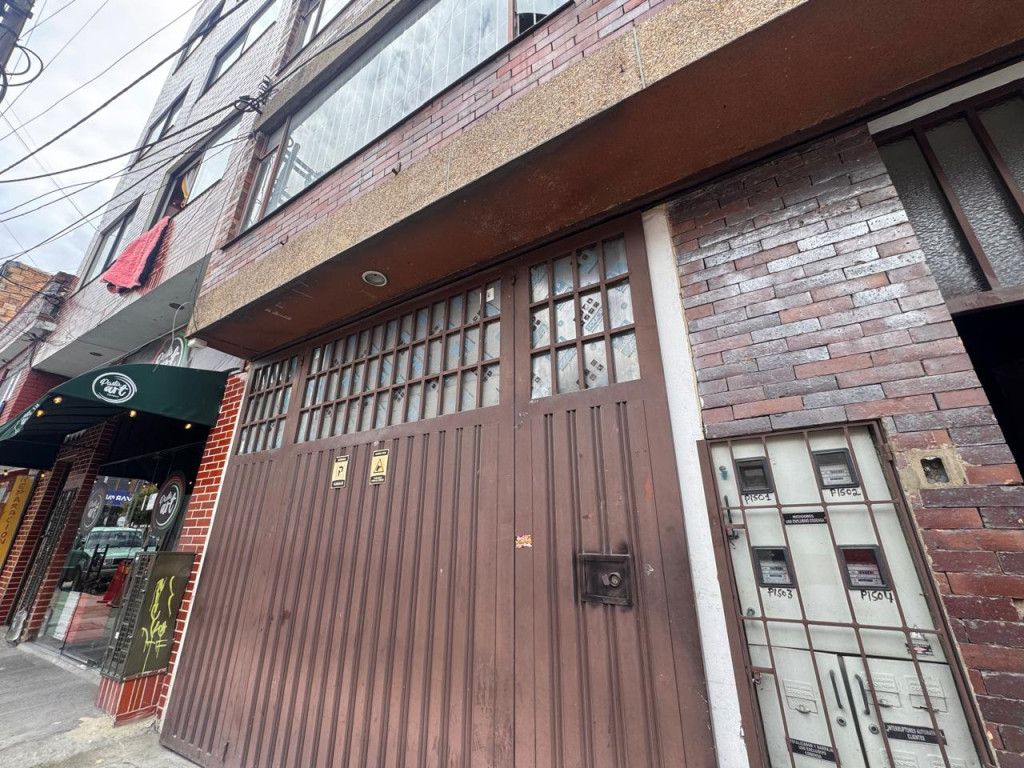 Oficina en arriendo Cundinamarca Bogotá Santa Rosa 110 m2 Habitaciones 0 Baños 1 Garajes 0 Precio $3500000