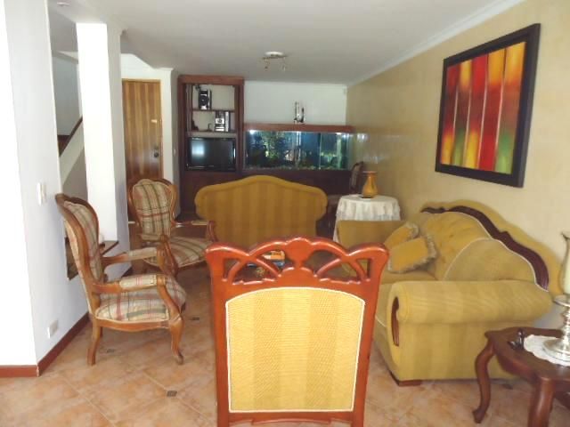 Casa en arriendo Antioquia Medellín Villanueva 315 m2 Habitaciones 3 Baños 3 Garajes 2 Precio $10300000
