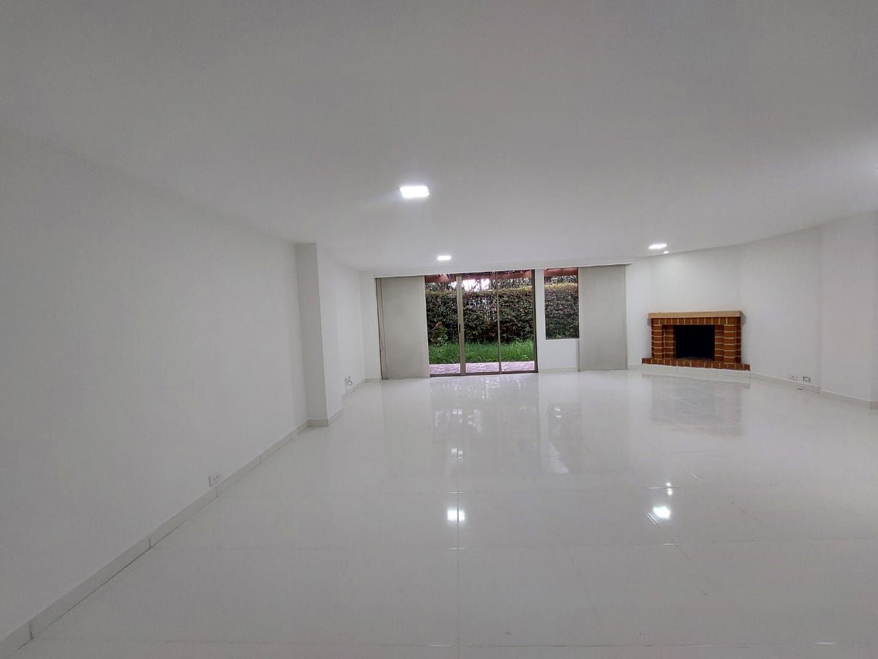 Apartamento en arriendo Antioquia Medellín El Tesoro 240 m2 Habitaciones 3 Baños 4 Garajes 2 Precio $10500000