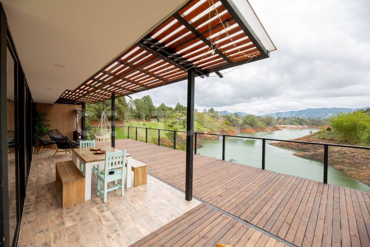 Casa en venta Antioquia Peñol Peñol 344 m2 Habitaciones 3 Baños 4 Garajes 0 Precio $2500000000