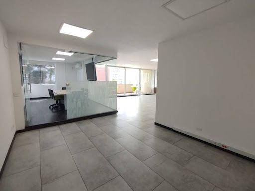 Oficina en arriendo Antioquia Medellín Los Balsos No2 114 m2 Habitaciones 0 Baños 2 Garajes 3 Precio $12000000