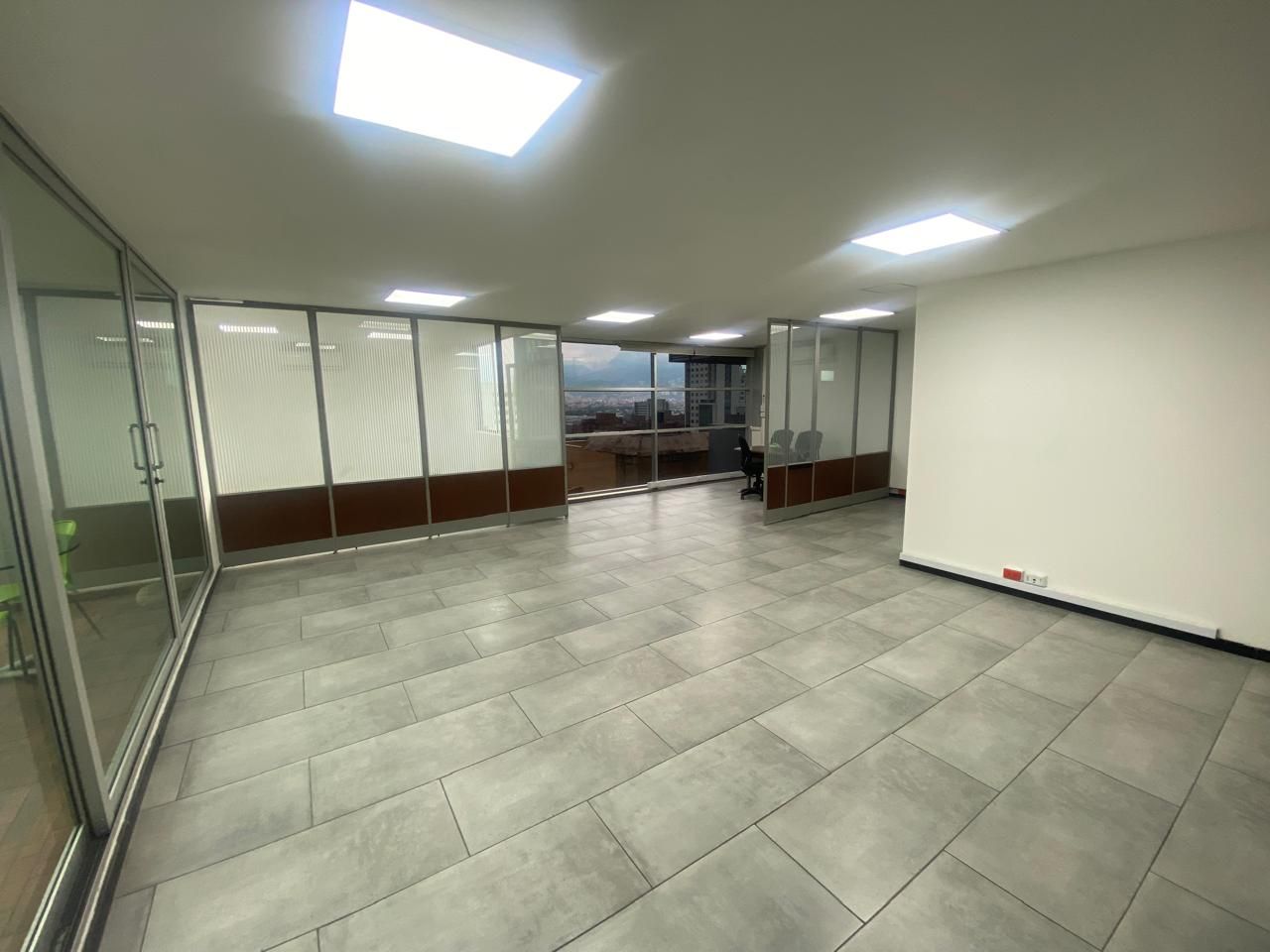 Oficina en arriendo Antioquia Medellín Los Balsos No2 114 m2 Habitaciones 0 Baños 2 Garajes 3 Precio $12300000
