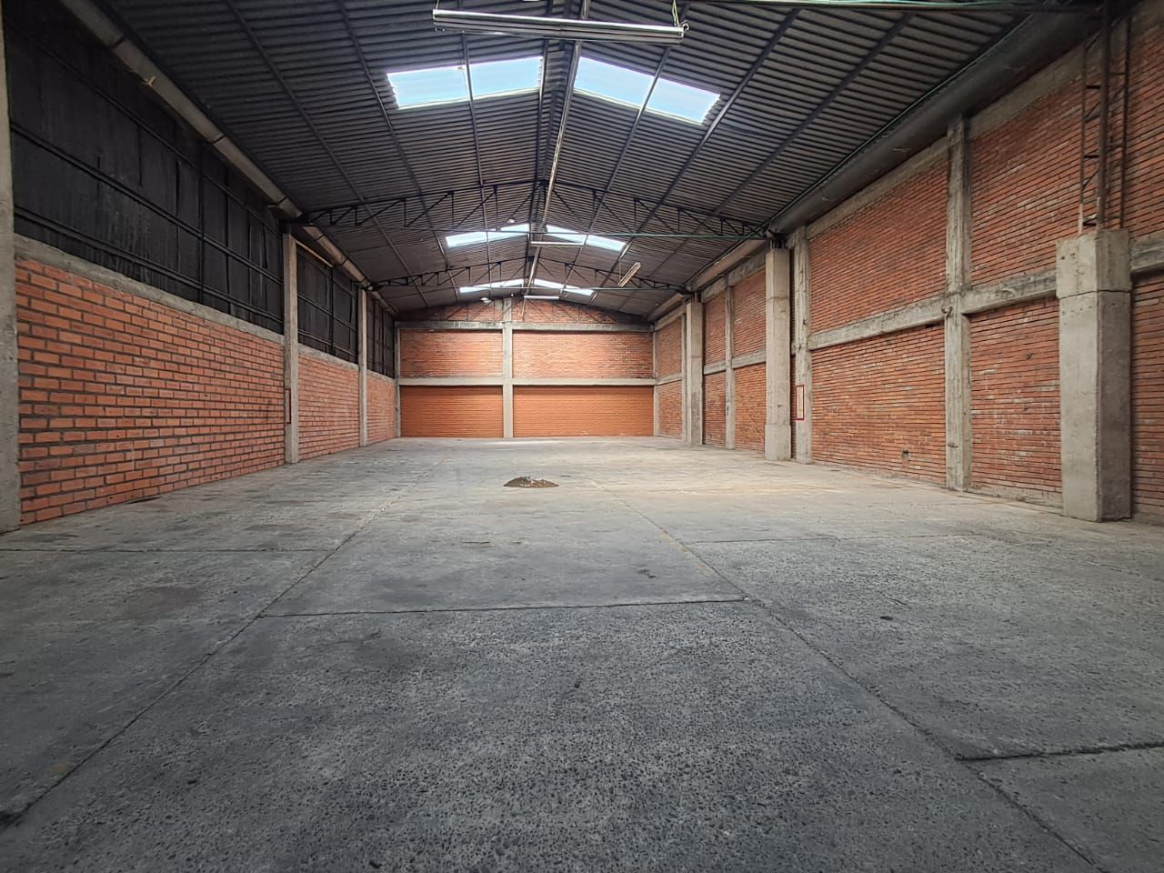 Bodega en arriendo Risaralda Dosquebradas Br La Badea 400 m2 Habitaciones 0 Baños 2 Garajes 4 Precio $10000000