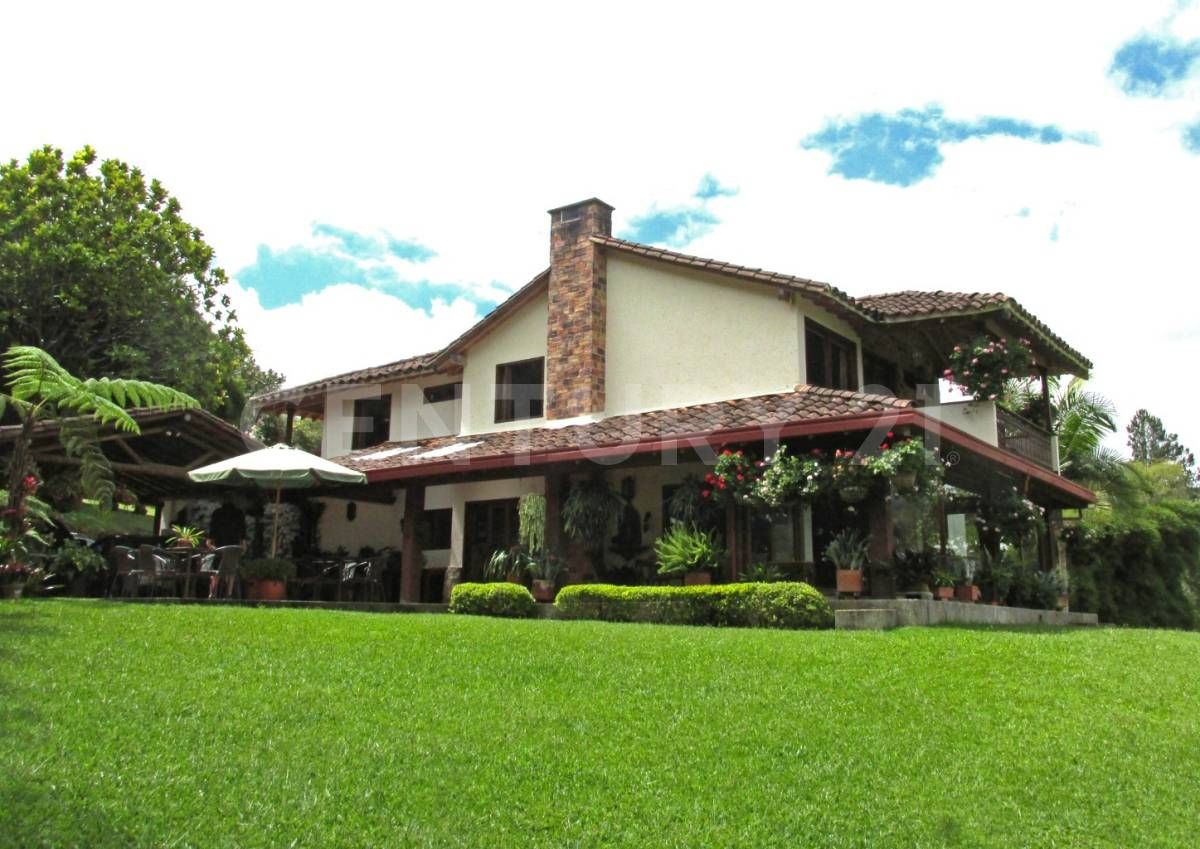 Finca en venta Antioquia El Retiro El Retiro 350 m2 Habitaciones 6 Baños 5 Garajes 10 Precio $4000000000