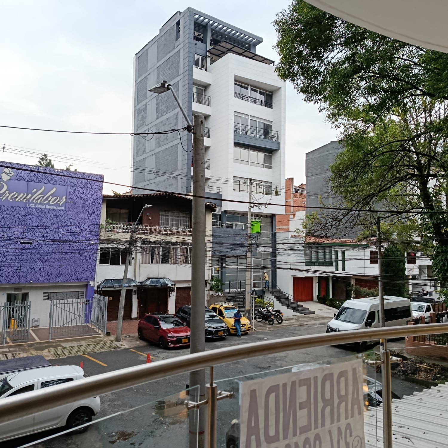 Oficina en arriendo Antioquia Medellín Suramericana 200 m2 Habitaciones 0 Baños 2 Garajes 0 Precio $12000000