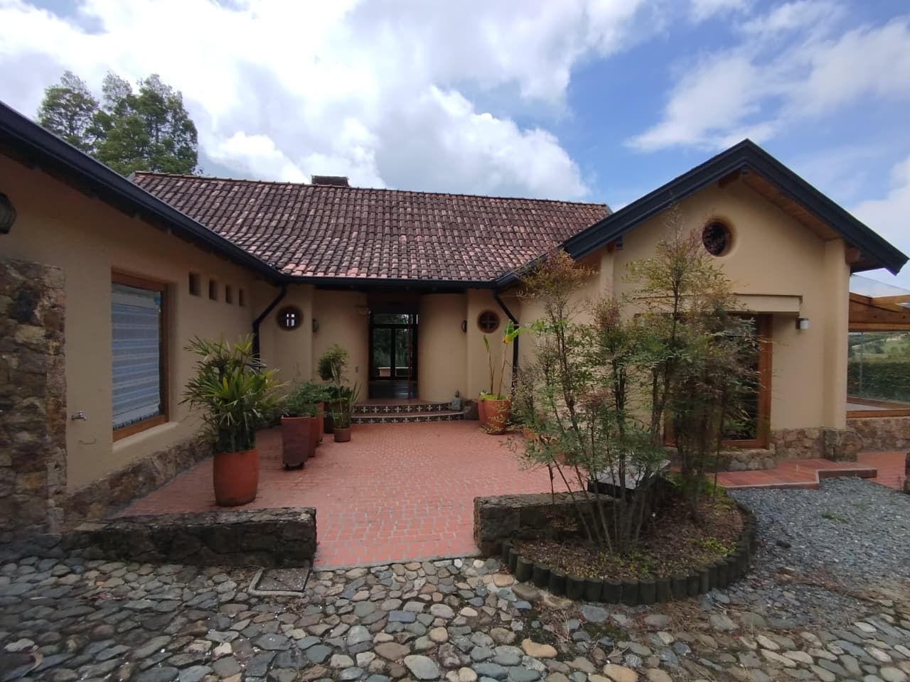 Casa Campestre en arriendo Antioquia Envigado Envigado 350 m2 Habitaciones 4 Baños 3 Garajes 2 Precio $16000000