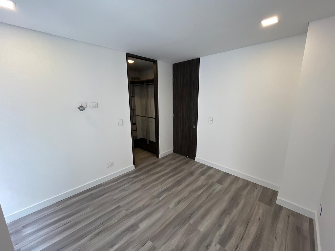 Apartamento en arriendo Cundinamarca Bogotá Santa Barbara Oriental 140 m2 Habitaciones 3 Baños 4 Garajes 2 Precio $9800000