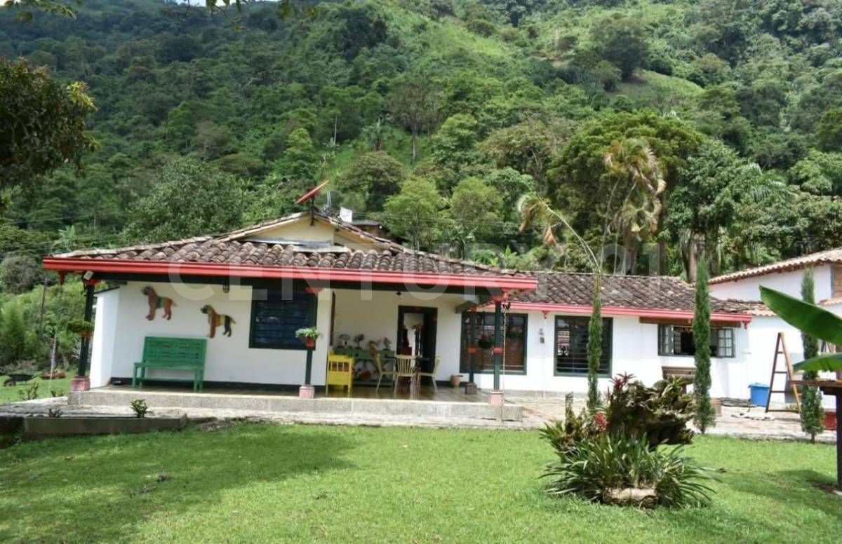 Finca en venta Antioquia Fredonia Fredonia 211200 m2 Habitaciones 4 Baños 4 Garajes 6 Precio $2240000000