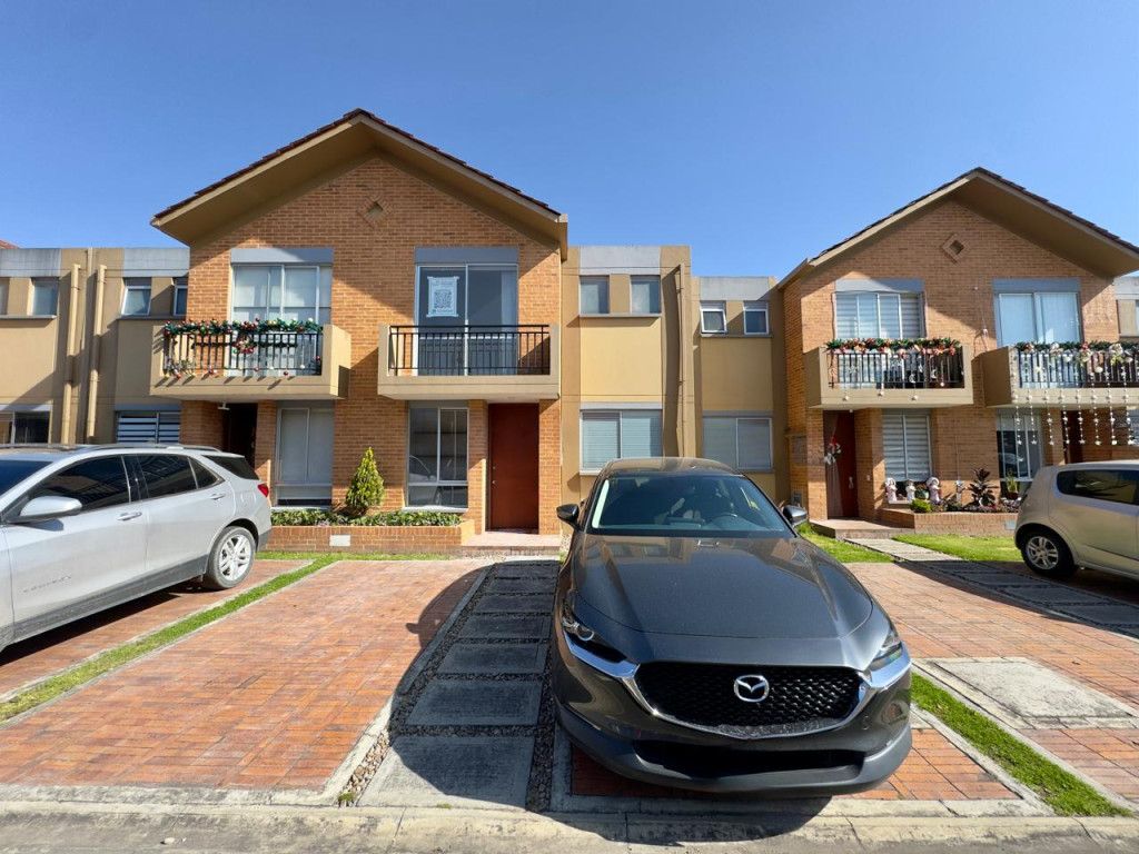 Casa en arriendo Cundinamarca Cajicá Gran Colombia 121 m2 Habitaciones 3 Baños 3 Garajes 2 Precio $3700000