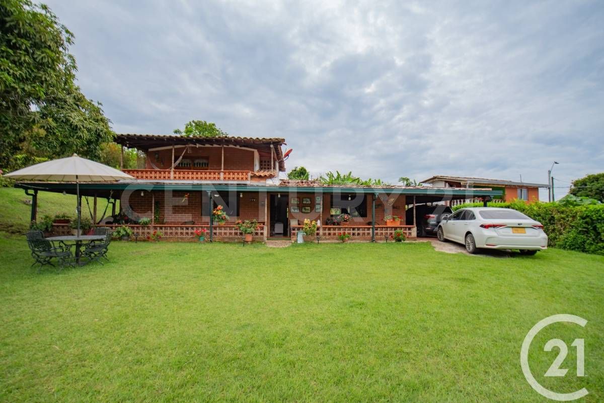 Finca en venta Antioquia Fredonia Fredonia 350 m2 Habitaciones 4 Baños 3 Garajes 3 Precio $700000000