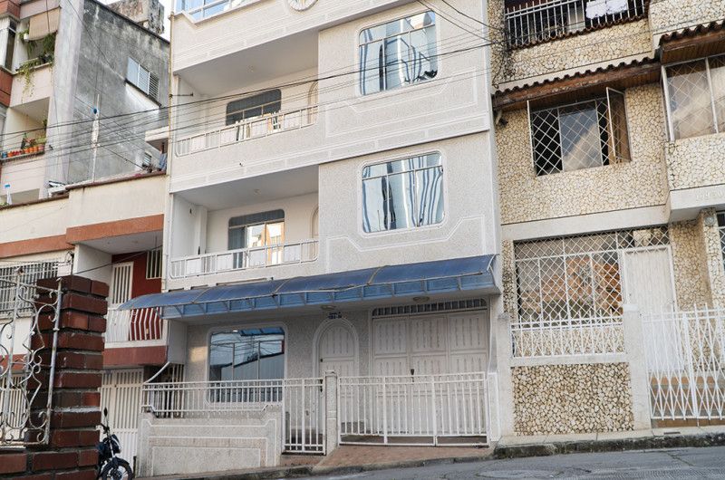 Casa en venta Santander Bucaramanga Asturias 375 m2 Habitaciones 5 Baños 6 Garajes 1 Precio $616000000