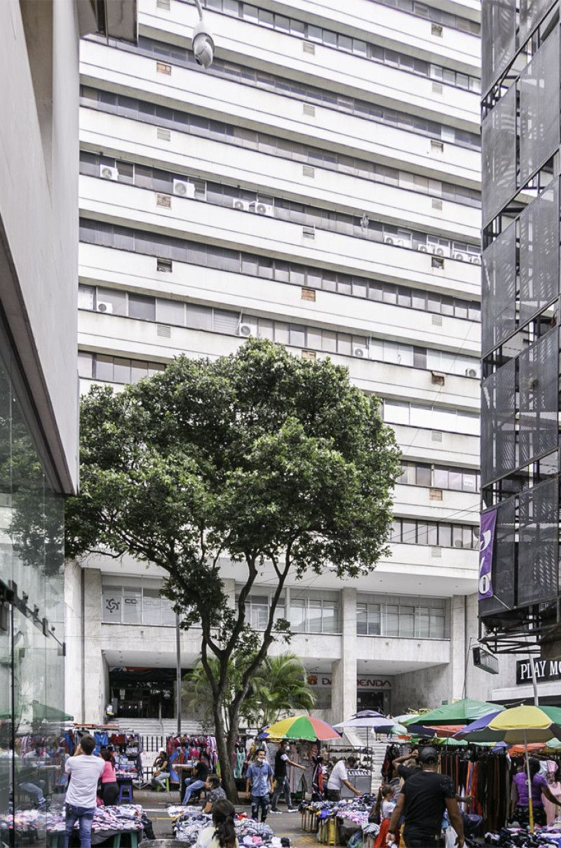 Inmuebles en Remate Oficina en venta Santander Bucaramanga Centro 422 m2 Habitaciones 0 Baños 1 Garajes 0 Precio $731000000