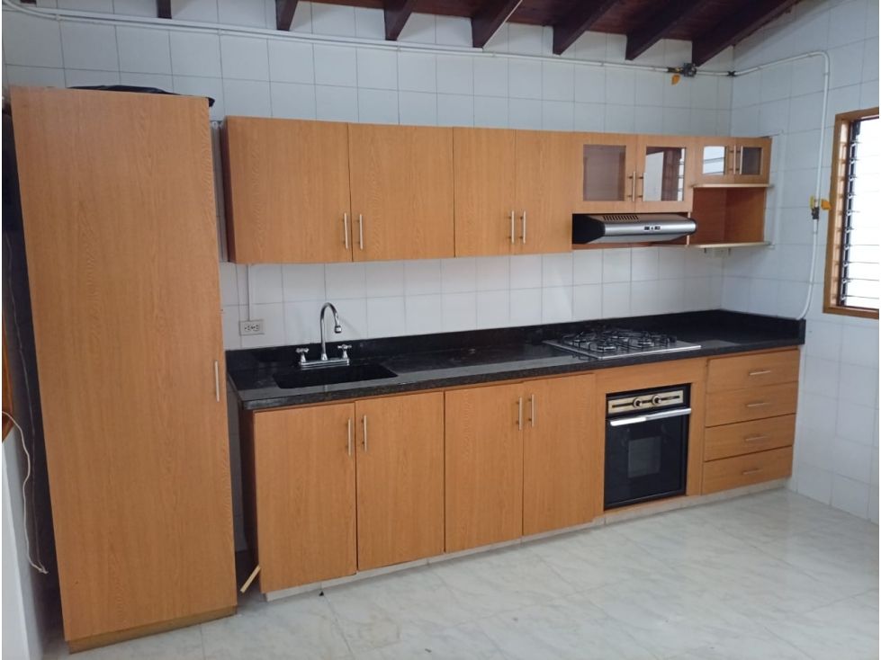 Casa en arriendo Antioquia Envigado Obrero 180 m2 Habitaciones 4 Baños 2 Garajes 0 Precio $3600000