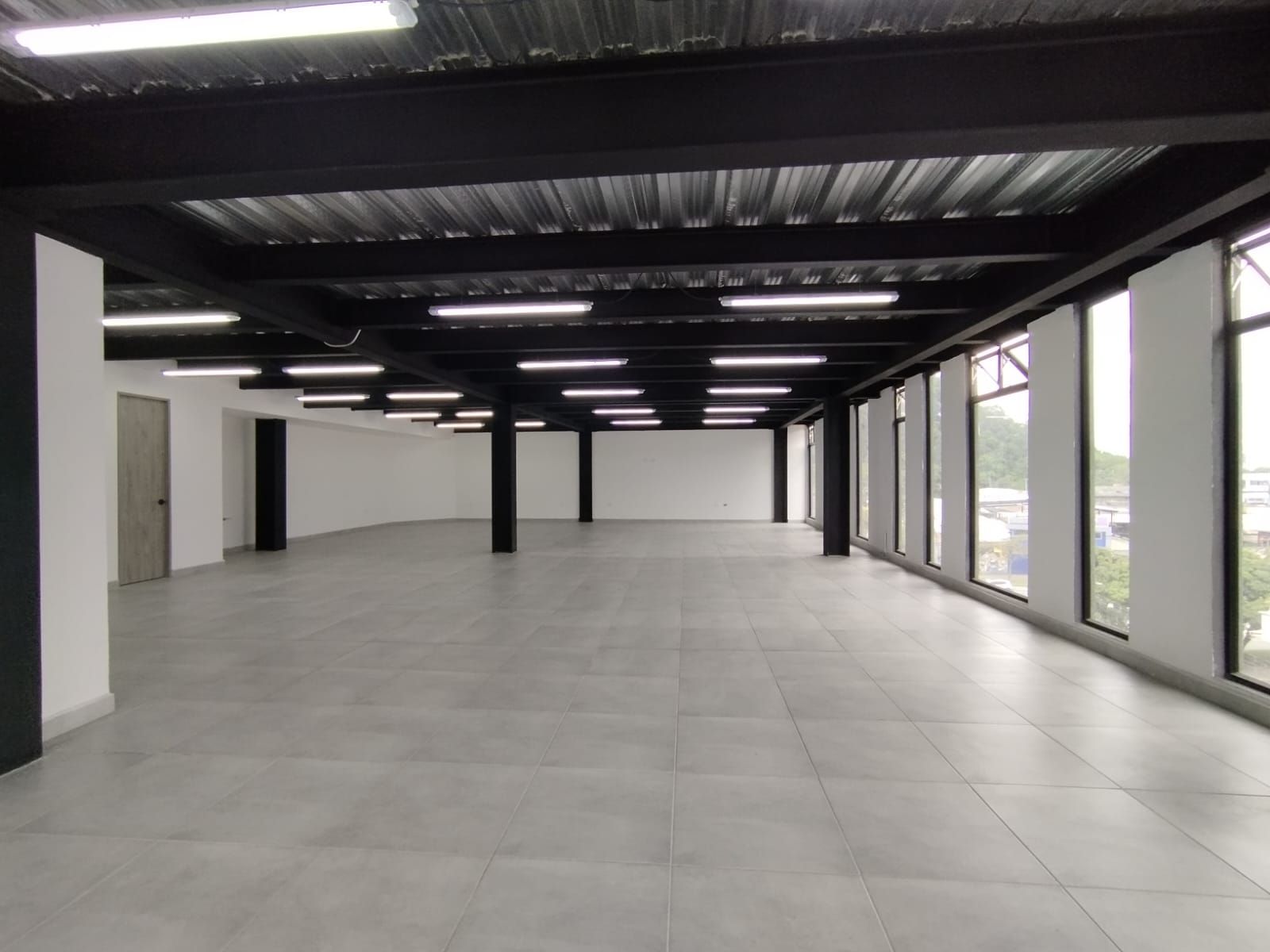 Oficina en arriendo Antioquia Medellín Rosales 200 m2 Habitaciones 0 Baños 0 Garajes 0 Precio $14000000