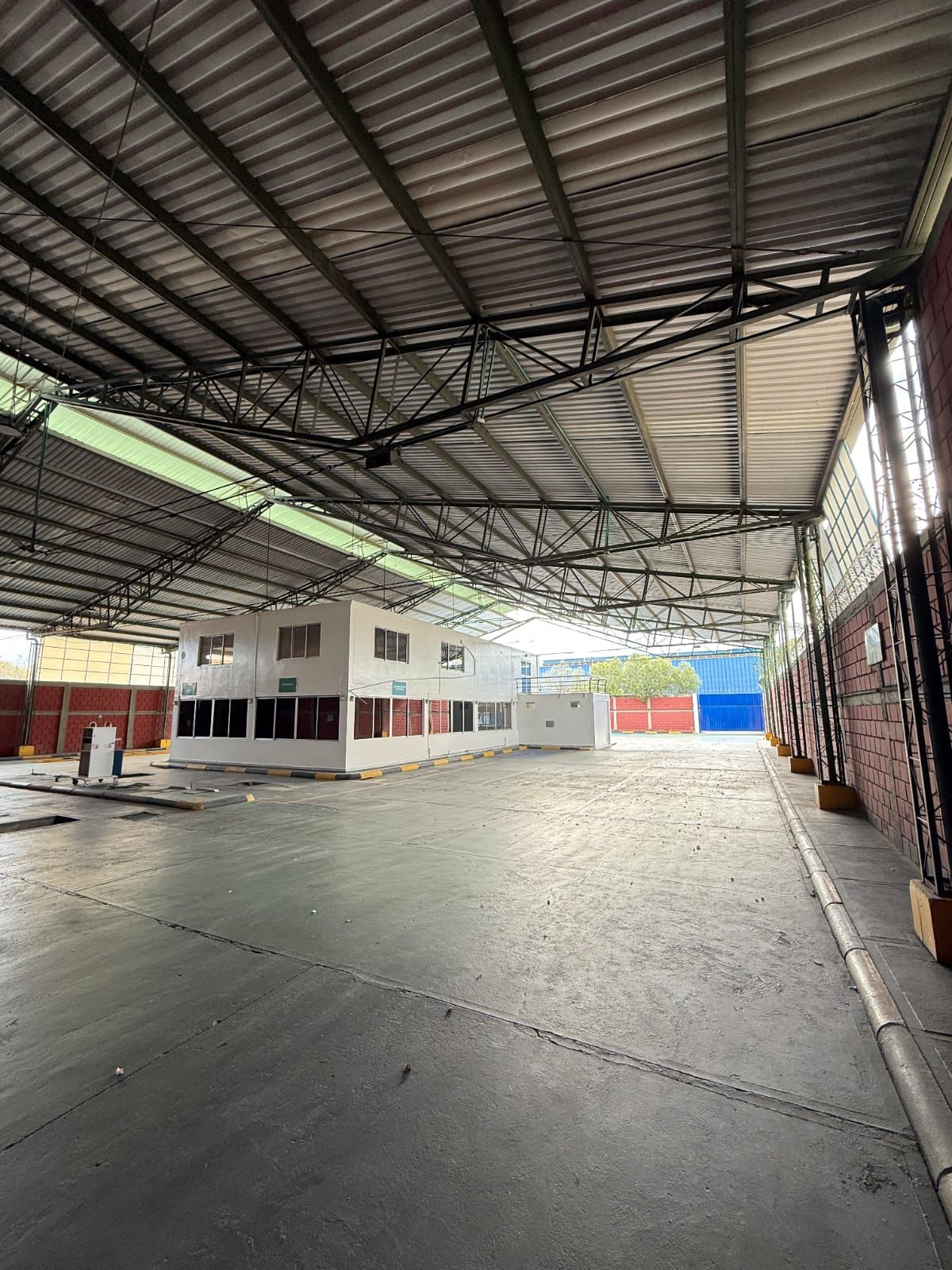 Bodega en venta Huila Palermo Condominio Campestre Llanos De Vimianzo 1096 m2 Habitaciones 0 Baños 2 Garajes 5 Precio $3000000000