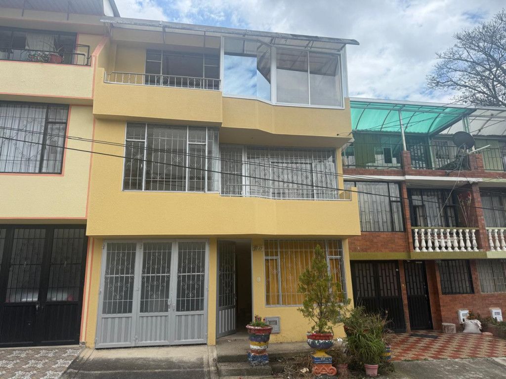 Casa en venta Cundinamarca Fusagasugá Caja Agraria 135 m2 Habitaciones 3 Baños 3 Garajes 1 Precio $450000000