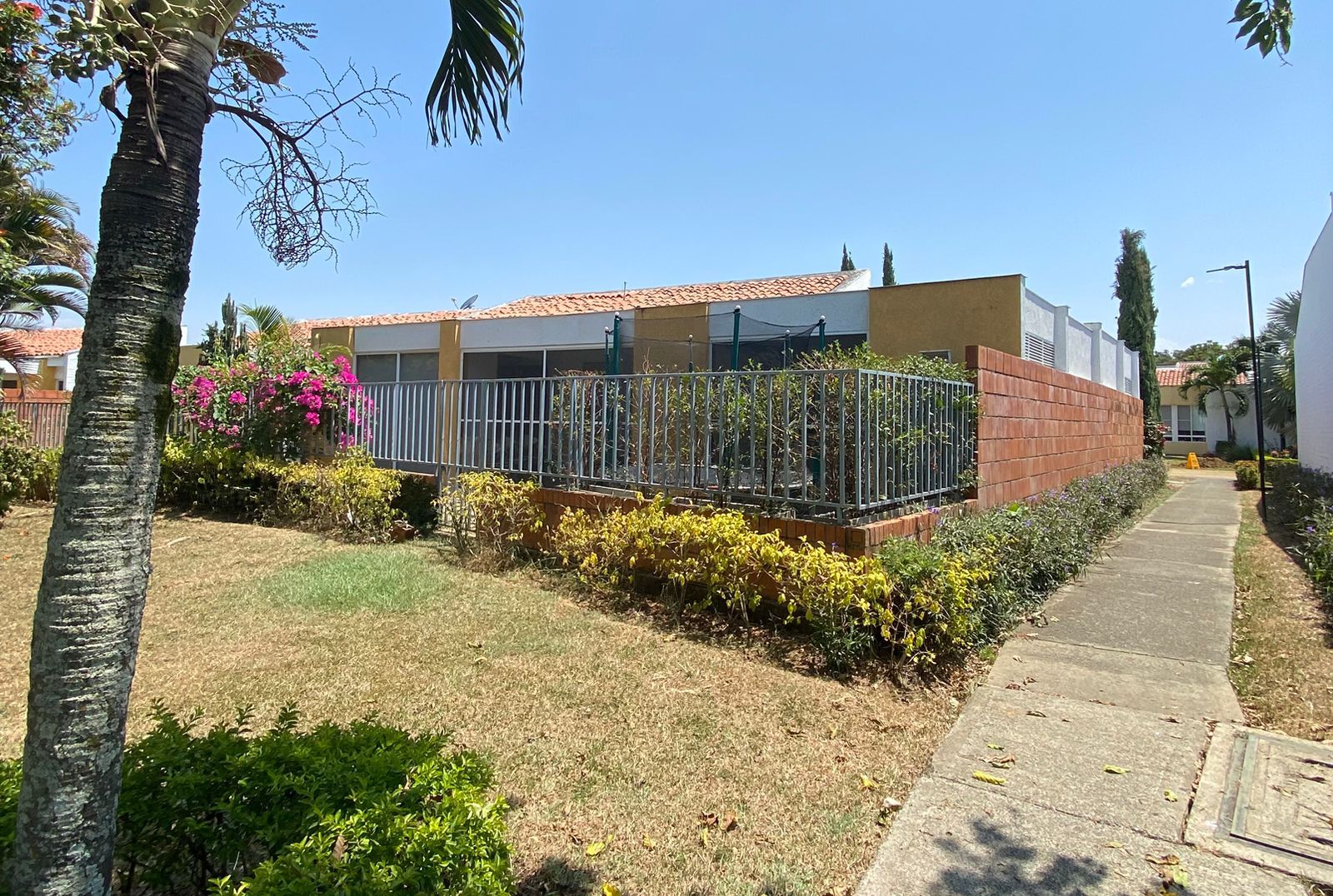 Casa en arriendo Valle Del Cauca Jamundí Ub Paisajes Del Castillo 230 m2 Habitaciones 4 Baños 3 Garajes 3 Precio $3200000