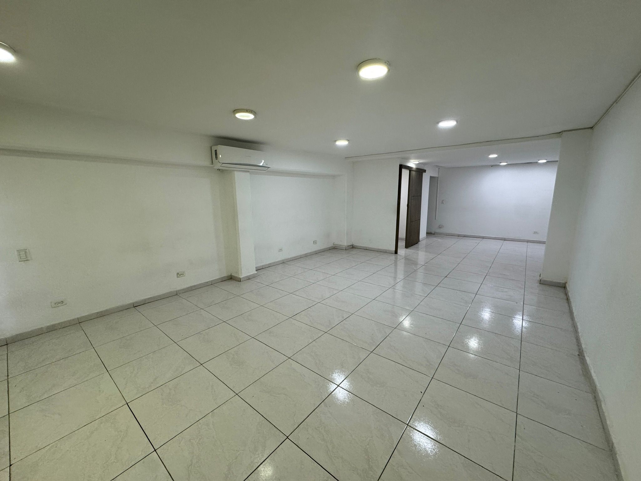 Oficina en arriendo Valle Del Cauca Cali Eucarístico 120 m2 Habitaciones 0 Baños 2 Garajes 0 Precio $4500000