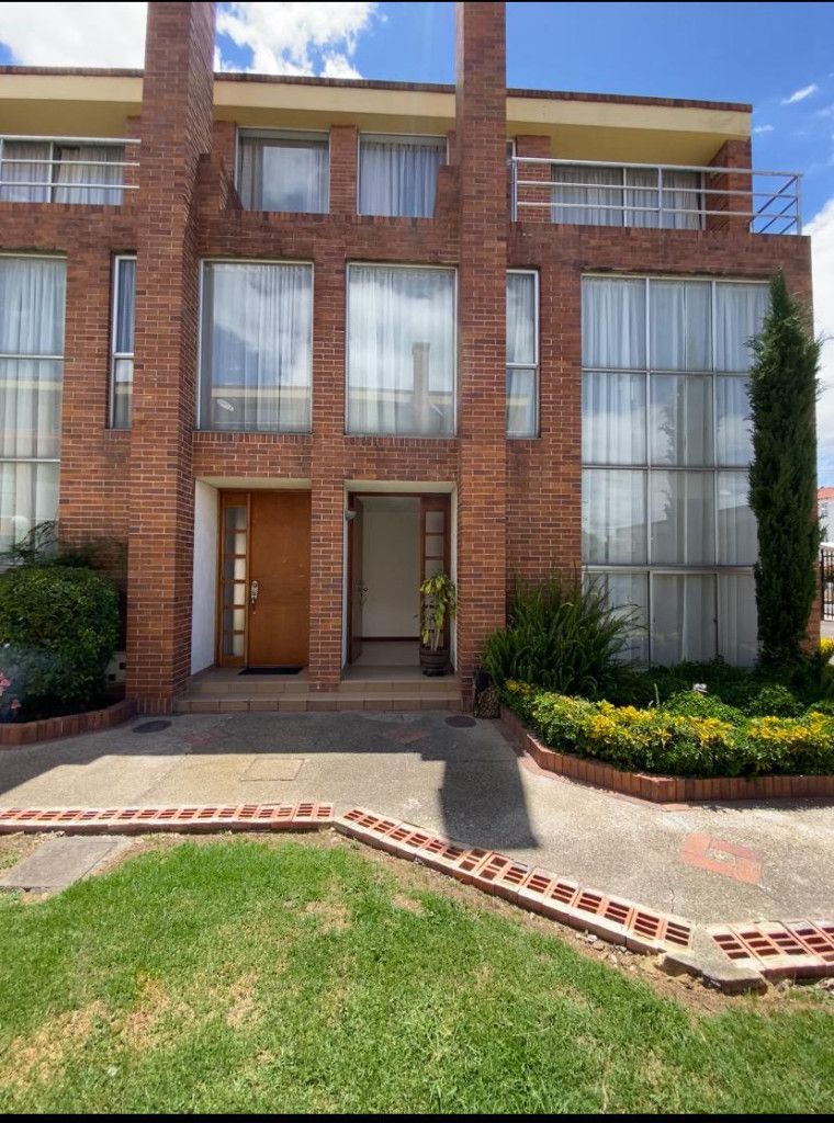 Casa en arriendo Cundinamarca Chía El Crisol 190 m2 Habitaciones 3 Baños 4 Garajes 2 Precio $3400000