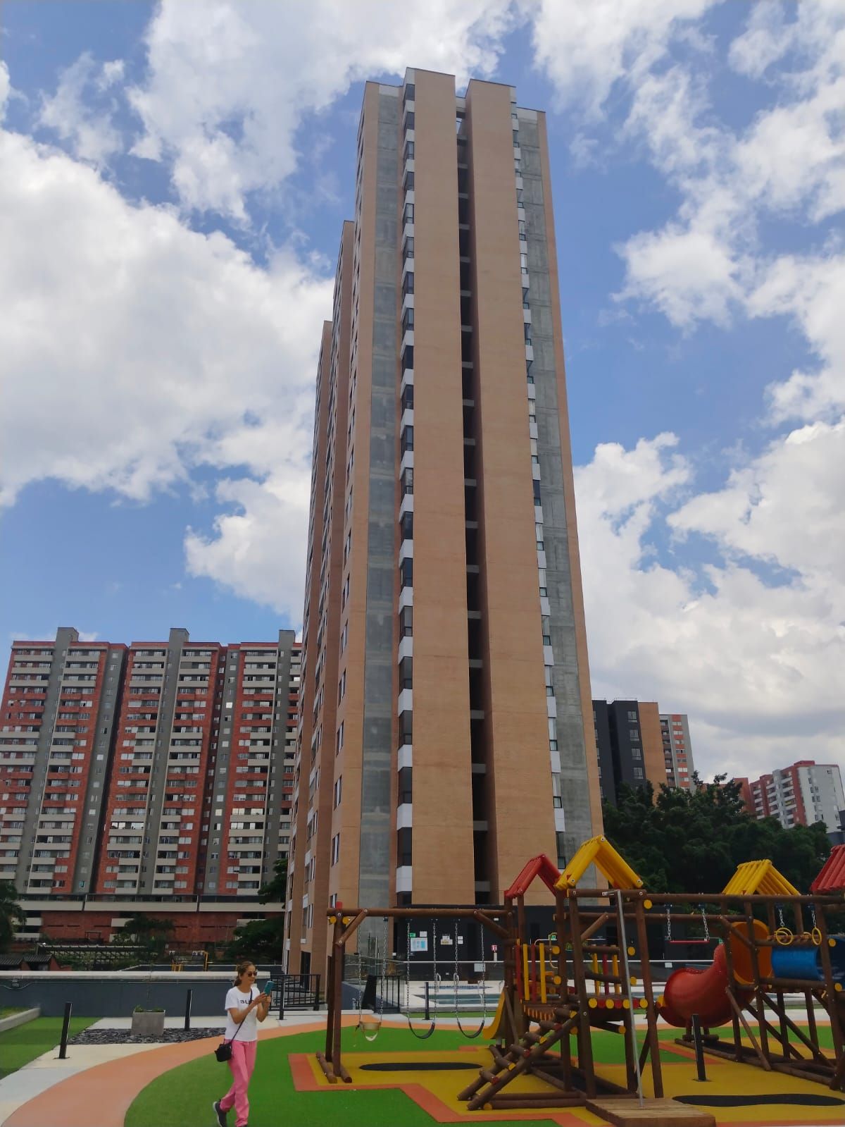 Apartamento en venta Antioquia Medellín Cuarta Brigada 74 m2 Habitaciones 3 Baños 2 Garajes 2 Precio $750000000