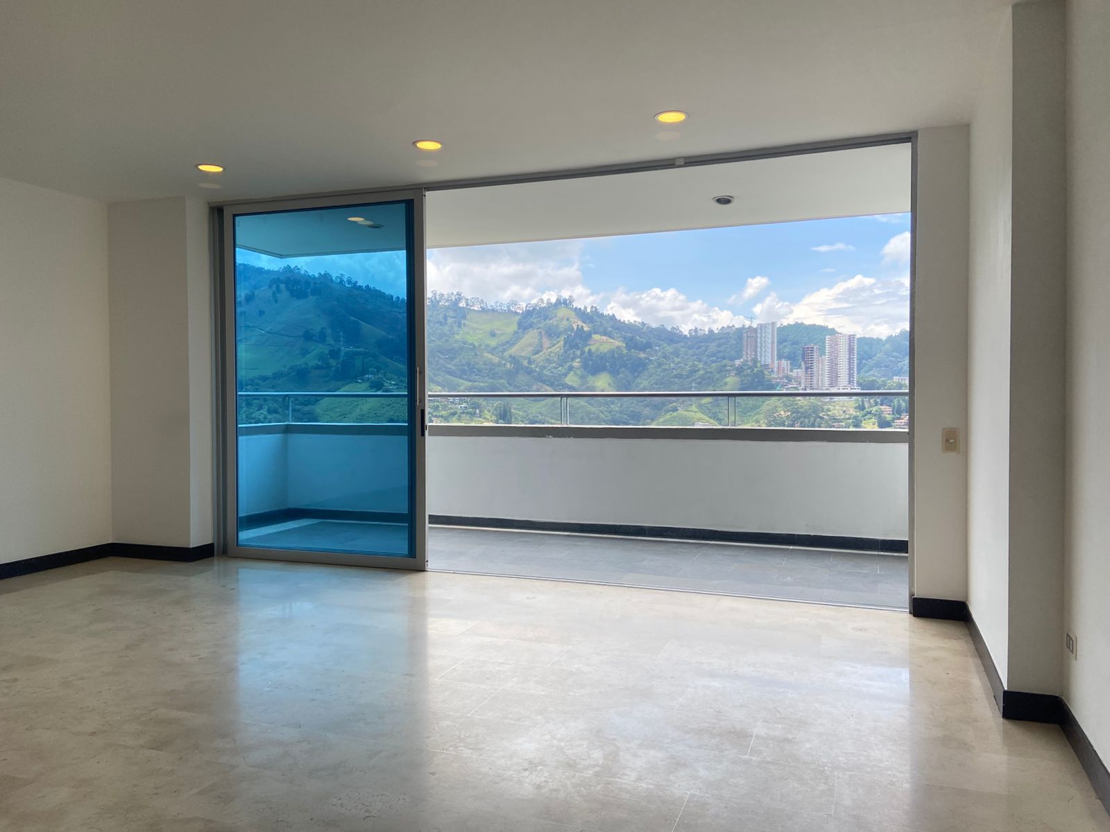 Apartamento en arriendo o venta Antioquia Sabaneta La Barquereña 121 m2 Habitaciones 3 Baños 3 Garajes 1 Precio venta $710000000 Precio arriendo $4100000